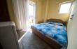 Dvokrevetna soba sa bračnim krevetom u Apartmani Pavićević Tivat, privatni smeštaj u mestu Tivat, Crna Gora